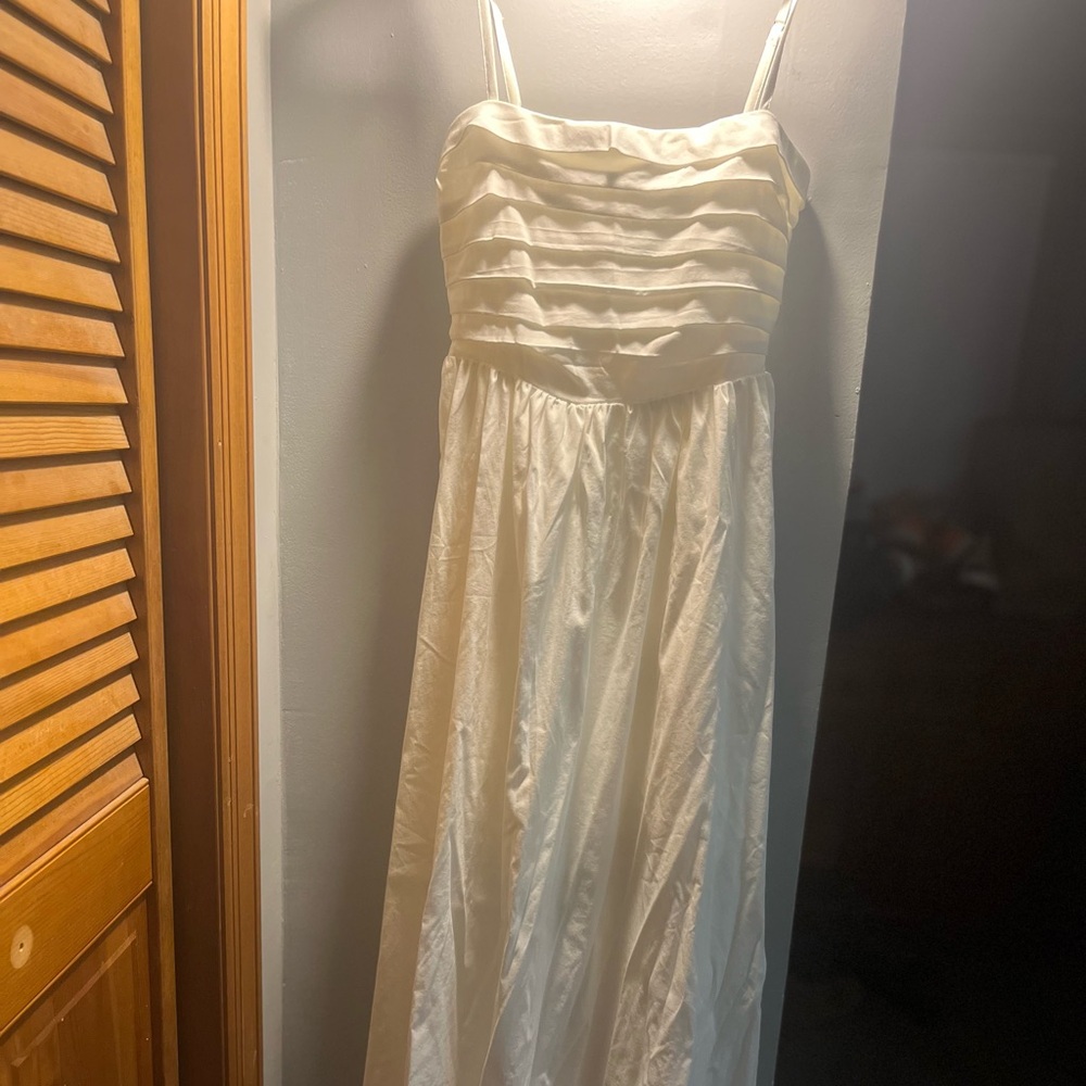 Elegant White Strapless Dress